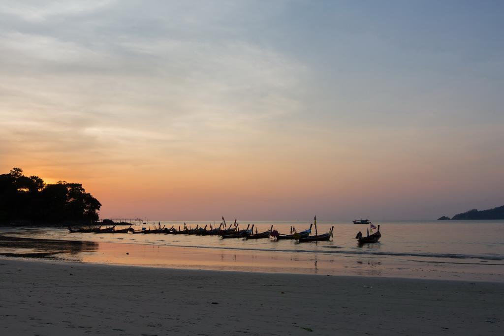 Patong Swiss Hotel Beach Front Phuket Zewnętrze zdjęcie